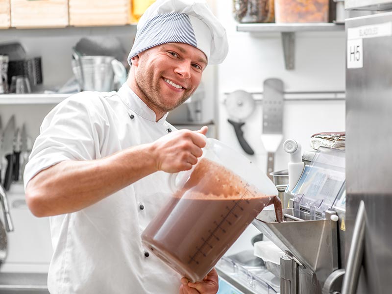 la-produzione-artigianale-di-gelato